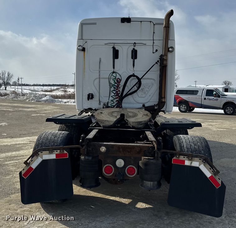 image for item ER0391 2015 Freightliner Cascadia semi truck