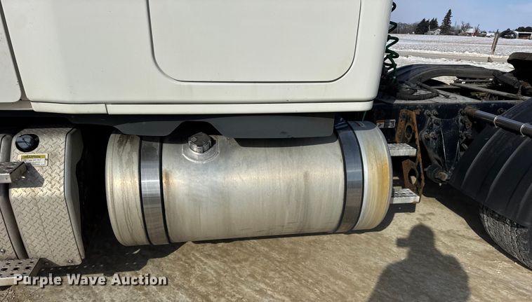 image for item ER0391 2015 Freightliner Cascadia semi truck