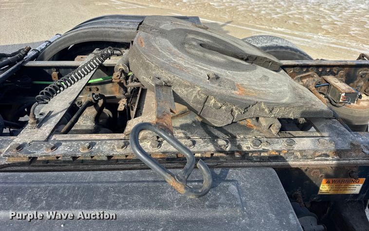 image for item ER0391 2015 Freightliner Cascadia semi truck