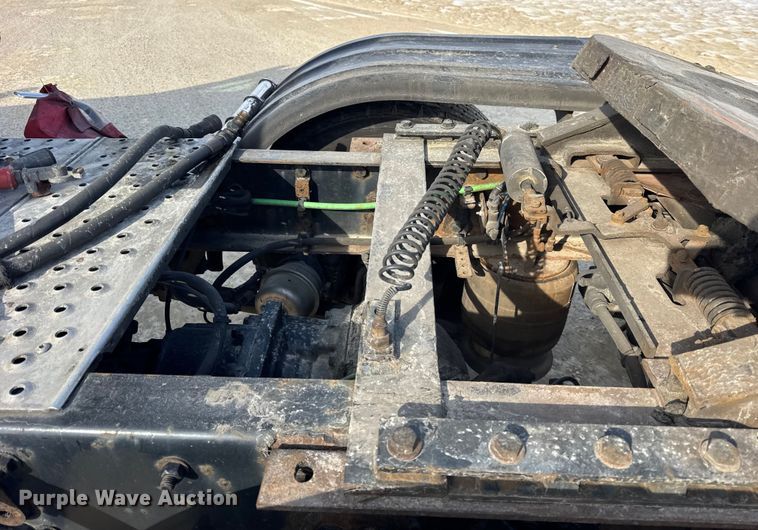 image for item ER0391 2015 Freightliner Cascadia semi truck