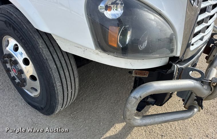 image for item ER0391 2015 Freightliner Cascadia semi truck