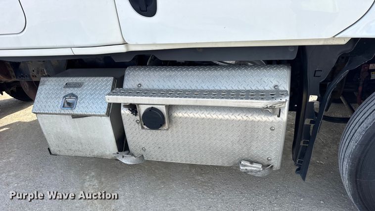 image for item ER0391 2015 Freightliner Cascadia semi truck