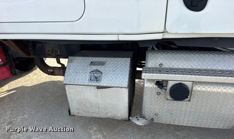 image for item ER0391 2015 Freightliner Cascadia semi truck