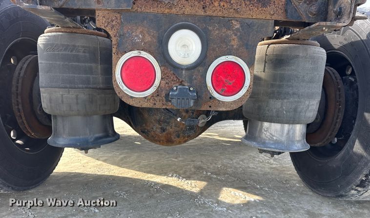 image for item ER0391 2015 Freightliner Cascadia semi truck