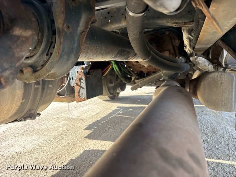 image for item ER0391 2015 Freightliner Cascadia semi truck