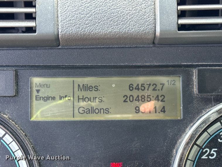 image for item ER0391 2015 Freightliner Cascadia semi truck