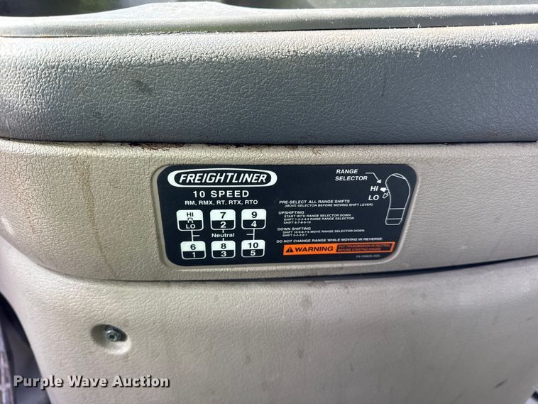 image for item ER0391 2015 Freightliner Cascadia semi truck