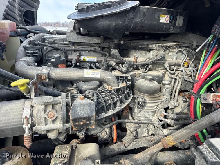 image for item ER0391 2015 Freightliner Cascadia semi truck