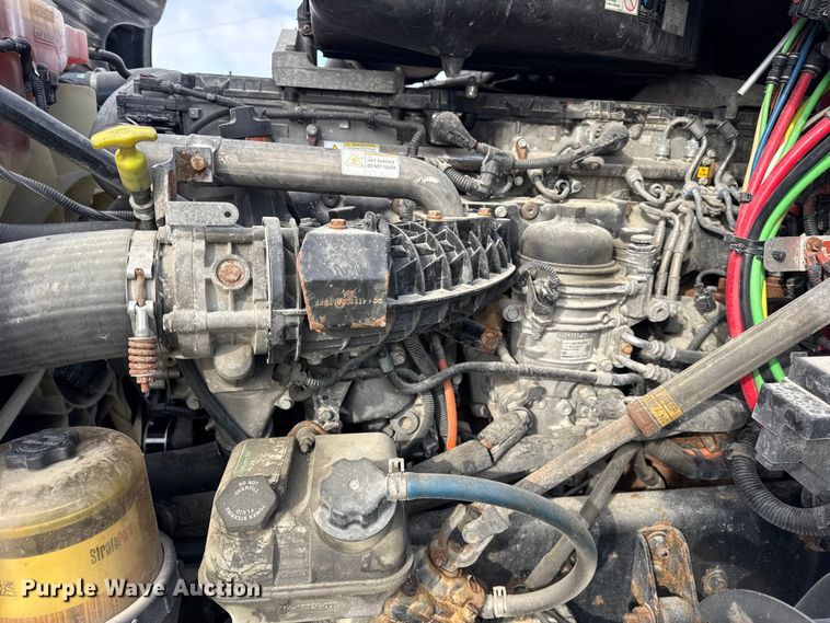 image for item ER0391 2015 Freightliner Cascadia semi truck