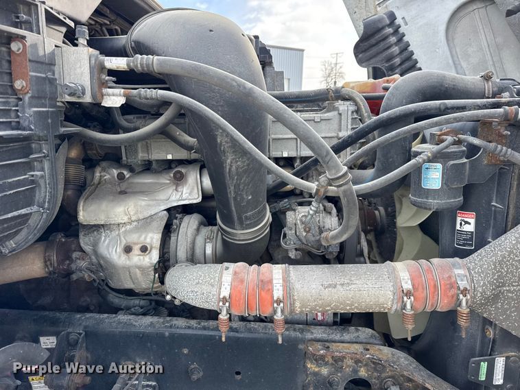 image for item ER0391 2015 Freightliner Cascadia semi truck