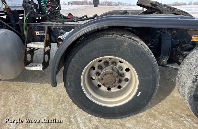 image for item ER0391 2015 Freightliner Cascadia semi truck