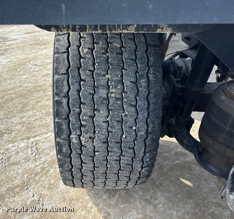 image for item ER0391 2015 Freightliner Cascadia semi truck