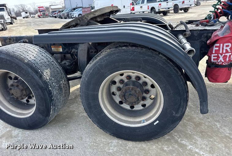 image for item ER0391 2015 Freightliner Cascadia semi truck