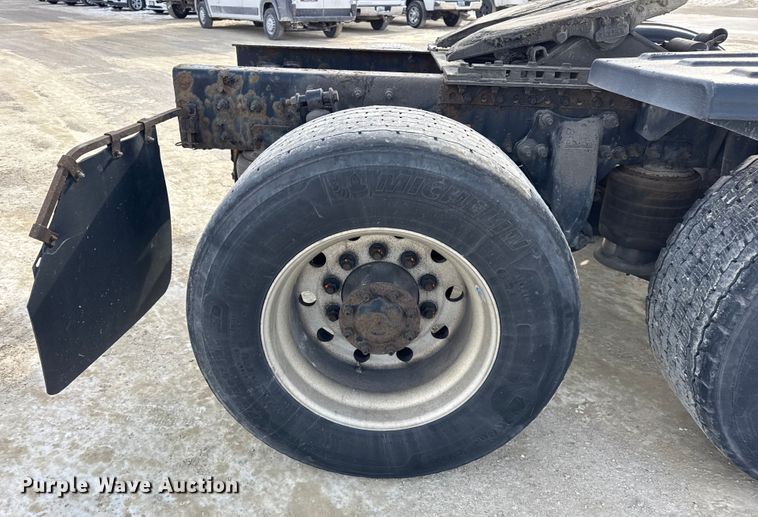 image for item ER0391 2015 Freightliner Cascadia semi truck