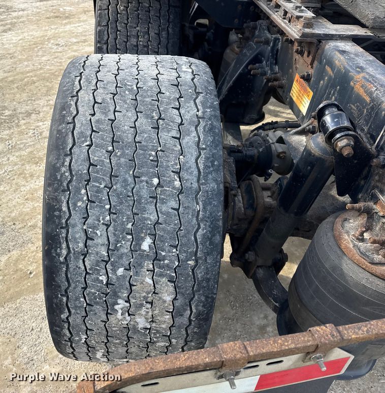 image for item ER0391 2015 Freightliner Cascadia semi truck