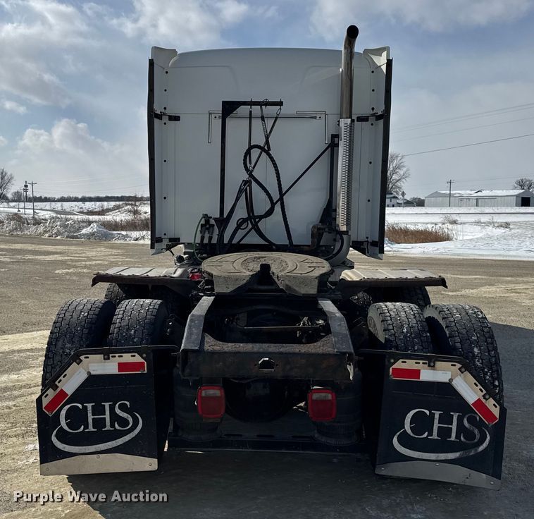 image for item ER0392 2015 Mack CXU613 semi truck