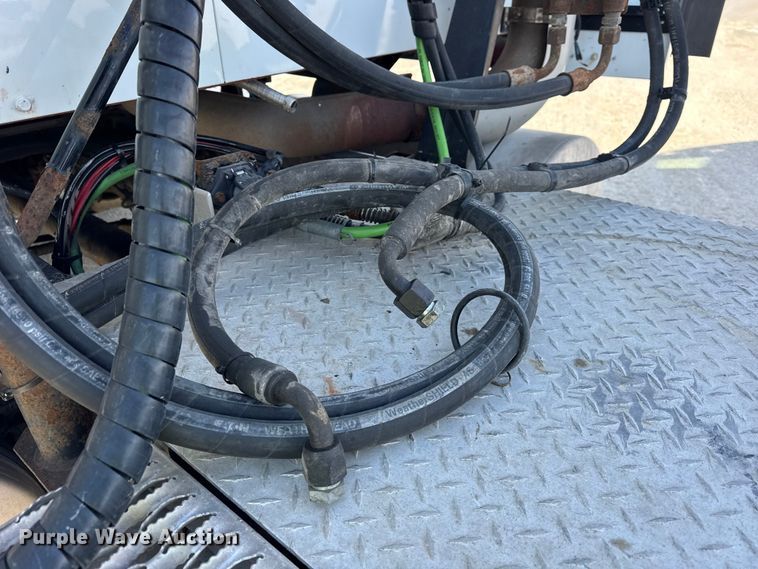 image for item ER0392 2015 Mack CXU613 semi truck