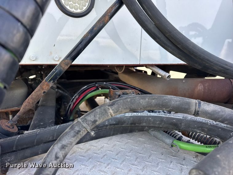 image for item ER0392 2015 Mack CXU613 semi truck