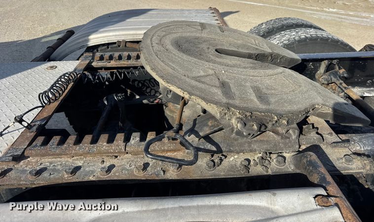 image for item ER0392 2015 Mack CXU613 semi truck