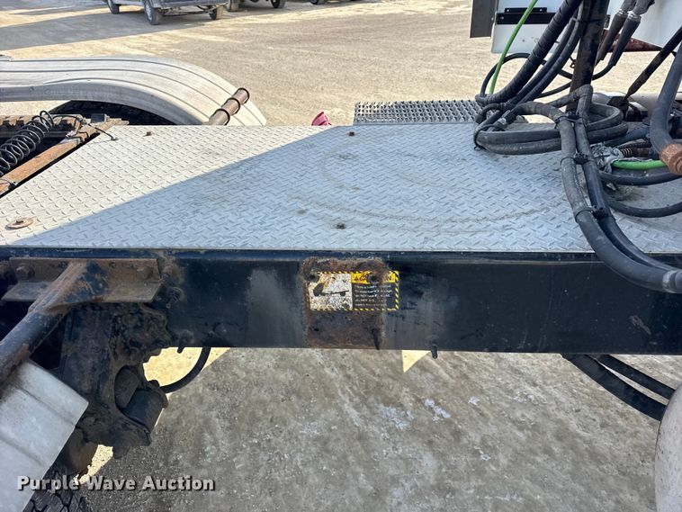 image for item ER0392 2015 Mack CXU613 semi truck