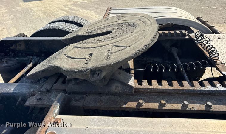 image for item ER0392 2015 Mack CXU613 semi truck