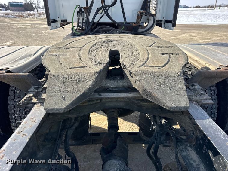 image for item ER0392 2015 Mack CXU613 semi truck