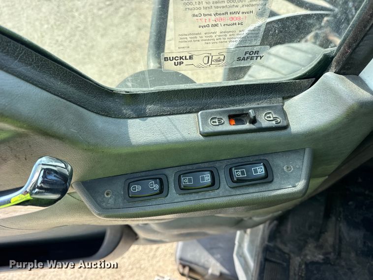 image for item ER0392 2015 Mack CXU613 semi truck