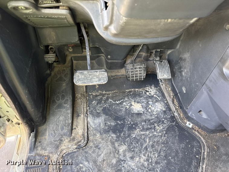 image for item ER0392 2015 Mack CXU613 semi truck