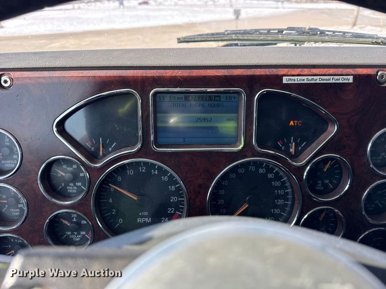 image for item ER0392 2015 Mack CXU613 semi truck