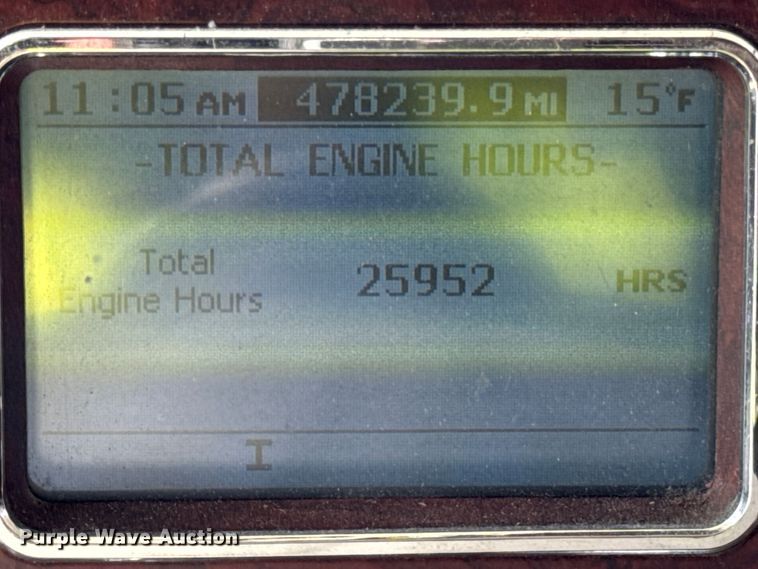 image for item ER0392 2015 Mack CXU613 semi truck