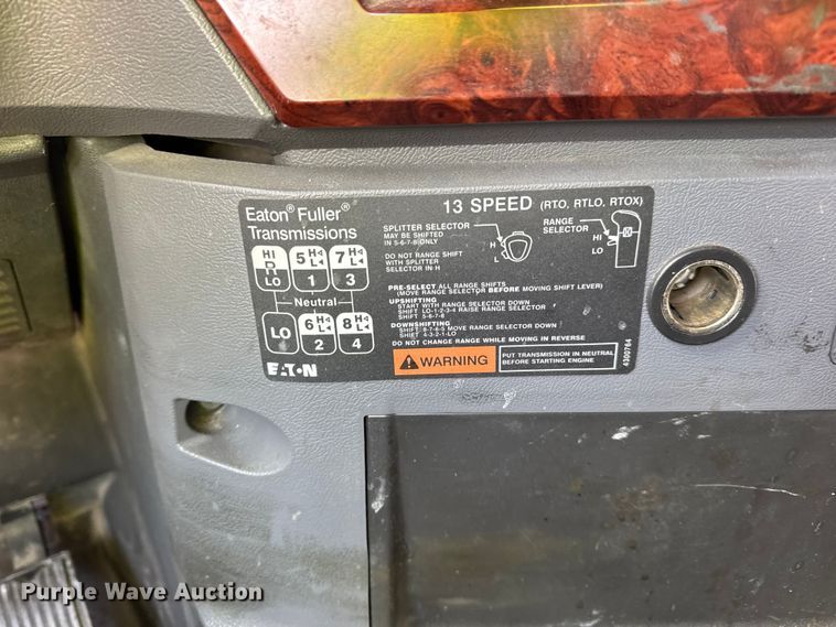 image for item ER0392 2015 Mack CXU613 semi truck