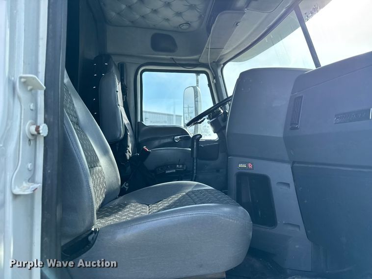 image for item ER0392 2015 Mack CXU613 semi truck