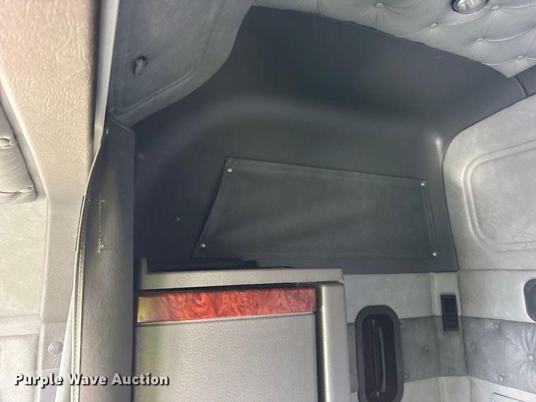 image for item ER0392 2015 Mack CXU613 semi truck