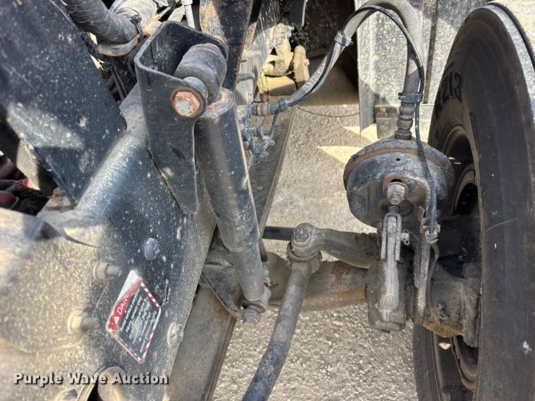 image for item ER0392 2015 Mack CXU613 semi truck