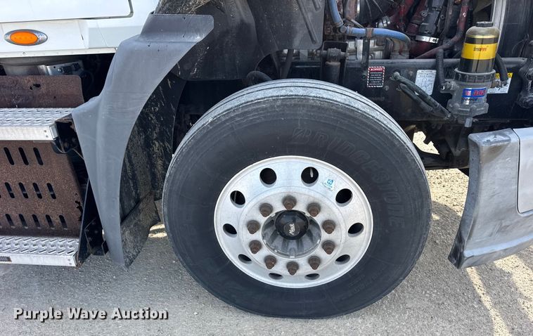 image for item ER0392 2015 Mack CXU613 semi truck