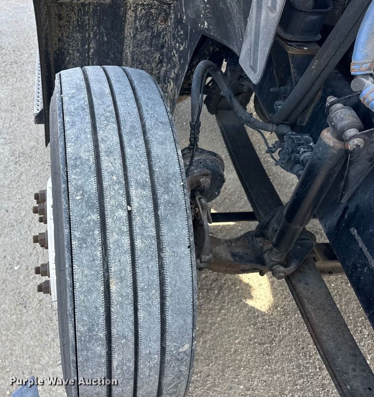 image for item ER0392 2015 Mack CXU613 semi truck