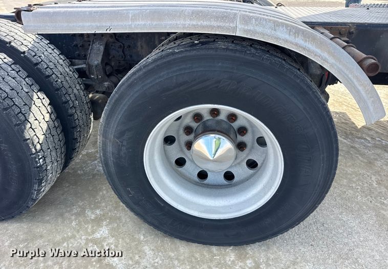 image for item ER0392 2015 Mack CXU613 semi truck