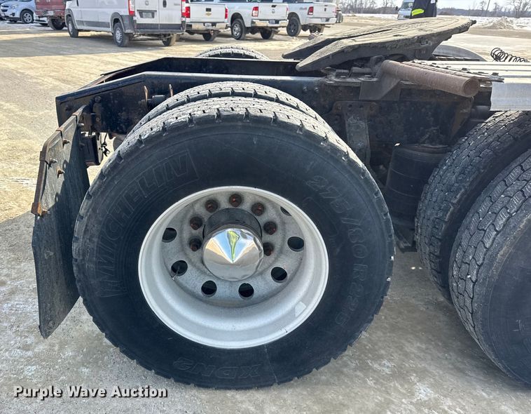 image for item ER0392 2015 Mack CXU613 semi truck