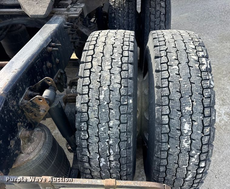 image for item ER0392 2015 Mack CXU613 semi truck