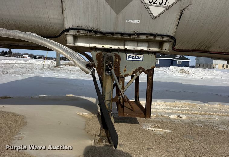 image for item ER0393 1996 Polar asphalt trailer