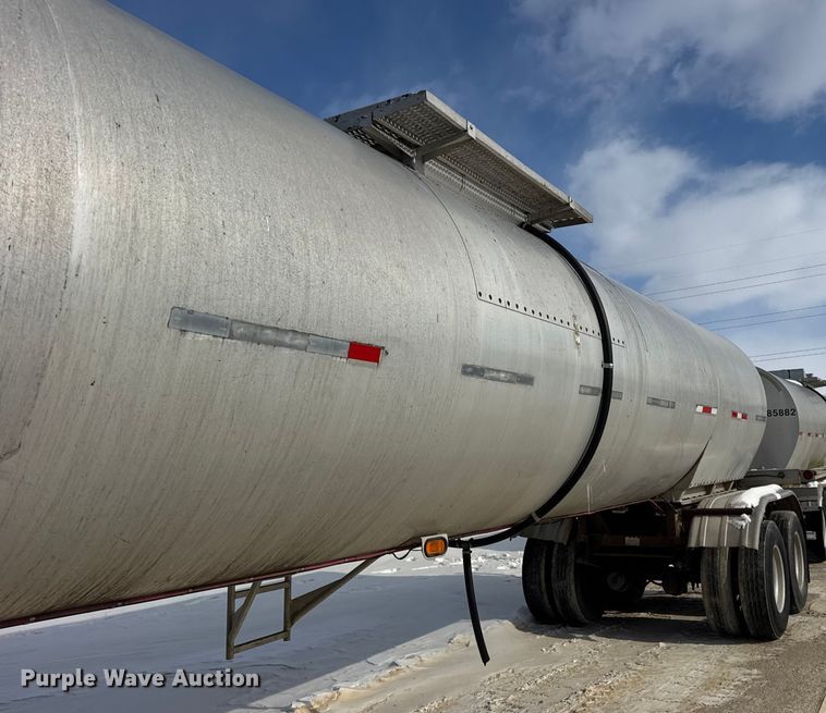 image for item ER0393 1996 Polar asphalt trailer