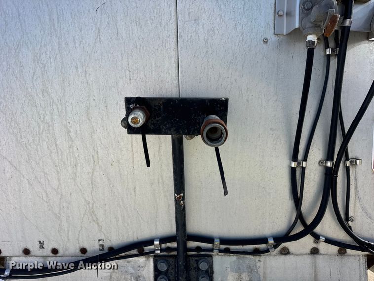 image for item ER0393 1996 Polar asphalt trailer