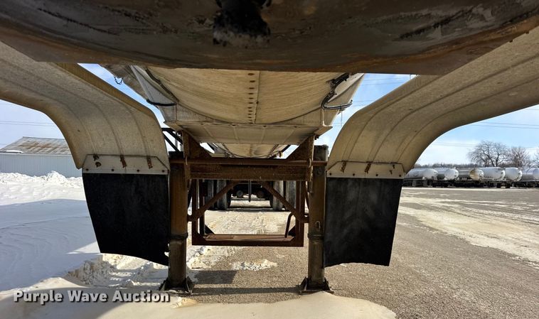 image for item ER0393 1996 Polar asphalt trailer