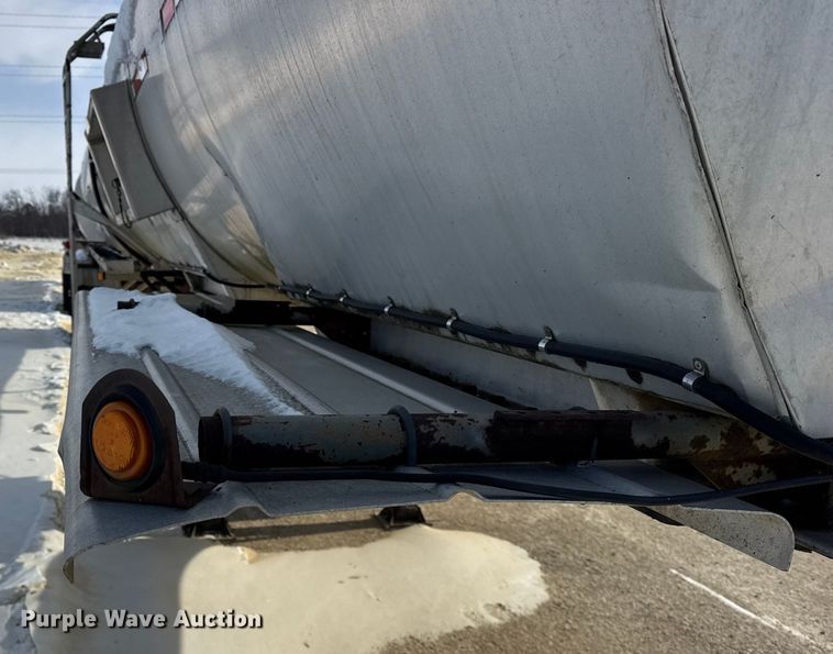 image for item ER0393 1996 Polar asphalt trailer