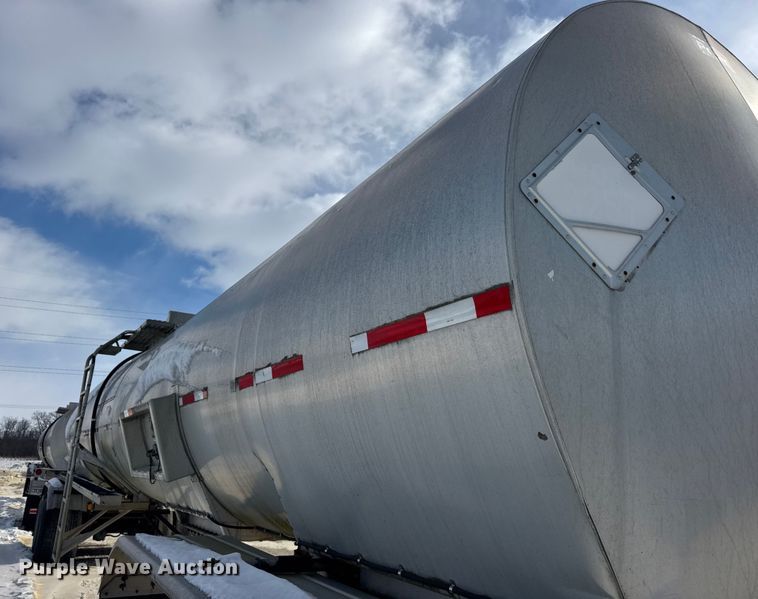 image for item ER0393 1996 Polar asphalt trailer