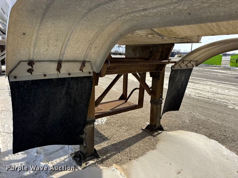 image for item ER0393 1996 Polar asphalt trailer