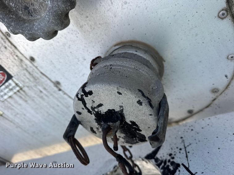 image for item ER0393 1996 Polar asphalt trailer