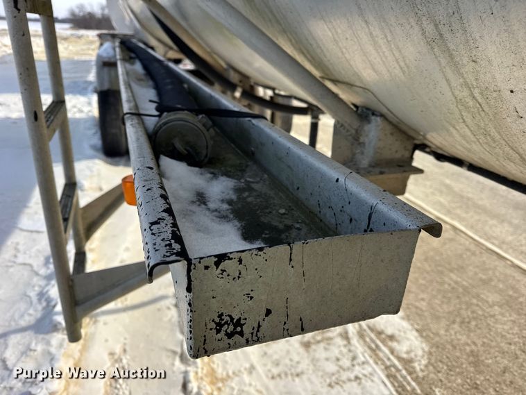 image for item ER0393 1996 Polar asphalt trailer