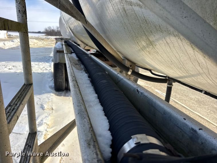 image for item ER0393 1996 Polar asphalt trailer