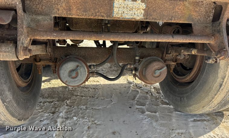 image for item ER0393 1996 Polar asphalt trailer